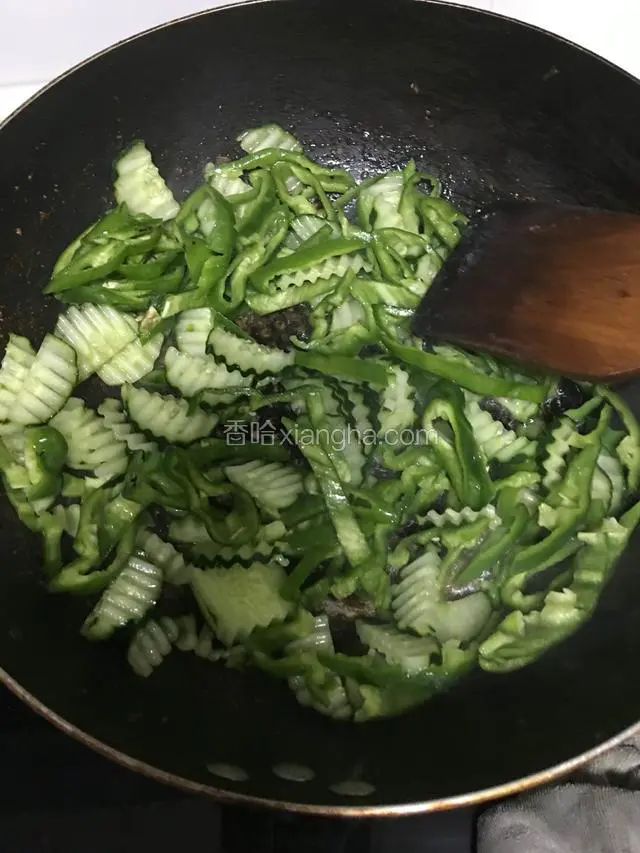 大火爆炒，加入调料就可以了，很简单