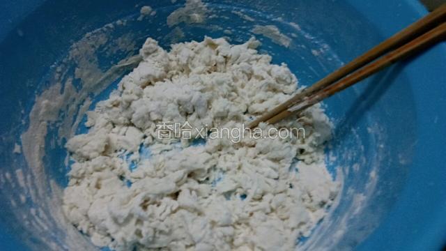 面粉加水搅拌