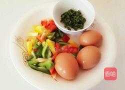 彩椒水炒蛋的做法图解1