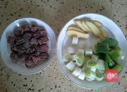 酸梅鸭的做法图解1