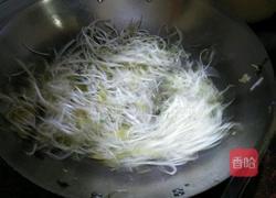 绿豆芽炒咸菜的做法图解6