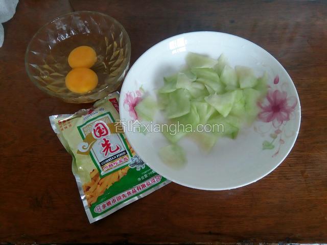 鸡蛋榨菜准备