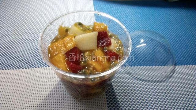 装到木糠杯里，做得多了可以分装放入冰箱，需要时拿出来吃