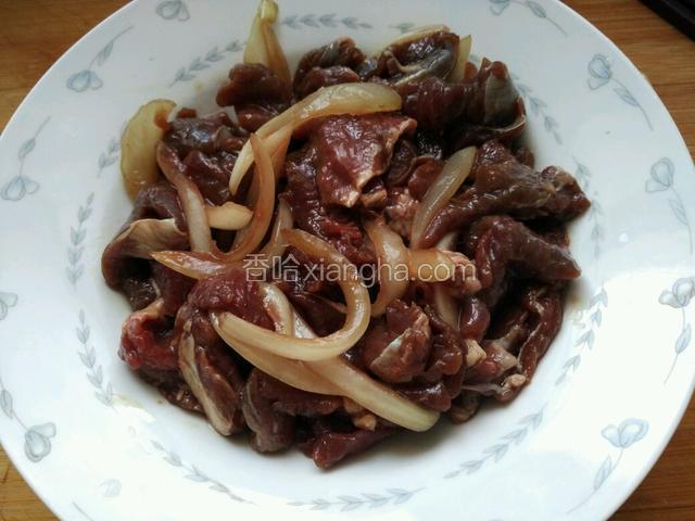 从超市买回的拌制好的牛肉