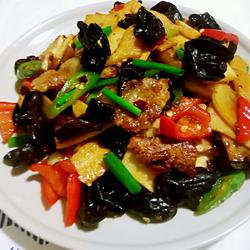鲜笋木耳回锅肉的做法[图]