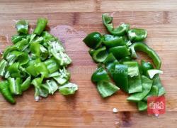 双椒炒肘子的做法图解2