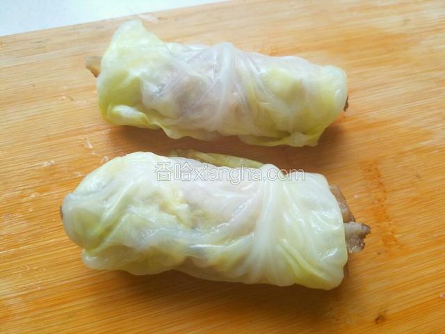 卷心菜卷腊肉卷好了。