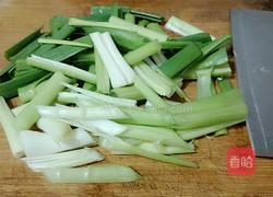 蒜苗小炒肉的做法图解2