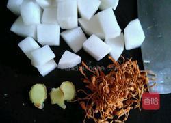 白萝卜北虫草花肉骨头汤的做法图解1