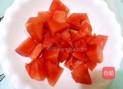 现榨西瓜汁的做法图解2