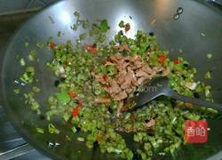 酸脆的空心菜梗炒肉丝的做法图解6