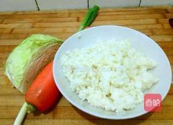 卷心菜炒米饭的做法图解1