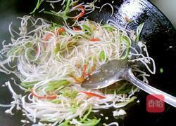双椒炒绿豆芽的做法图解10