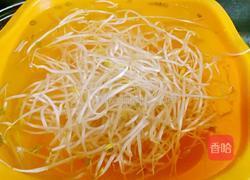 绿豆芽炒肉丝的做法图解1
