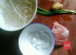 绿豆芽肉丝汤的做法图解1