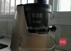 小麦草苹果汁的做法图解3