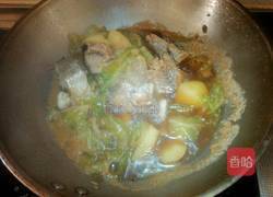 明太鱼炖土豆卷心菜的做法图解5