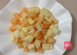 哈密瓜苹果沙拉的做法图解4