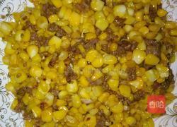甜玉米炒肉粒的做法图解5