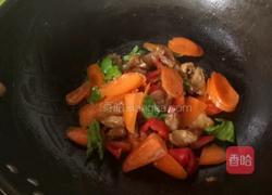 彩椒木耳炒肉片的做法图解6