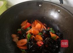 彩椒木耳炒肉片的做法图解7