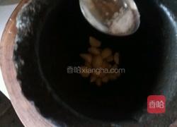 丝瓜肉片汤和酱油辣蒜碟的做法图解9