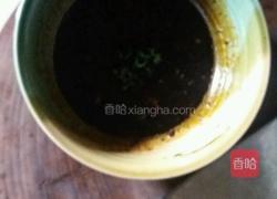 丝瓜肉片汤和酱油辣蒜碟的做法图解11