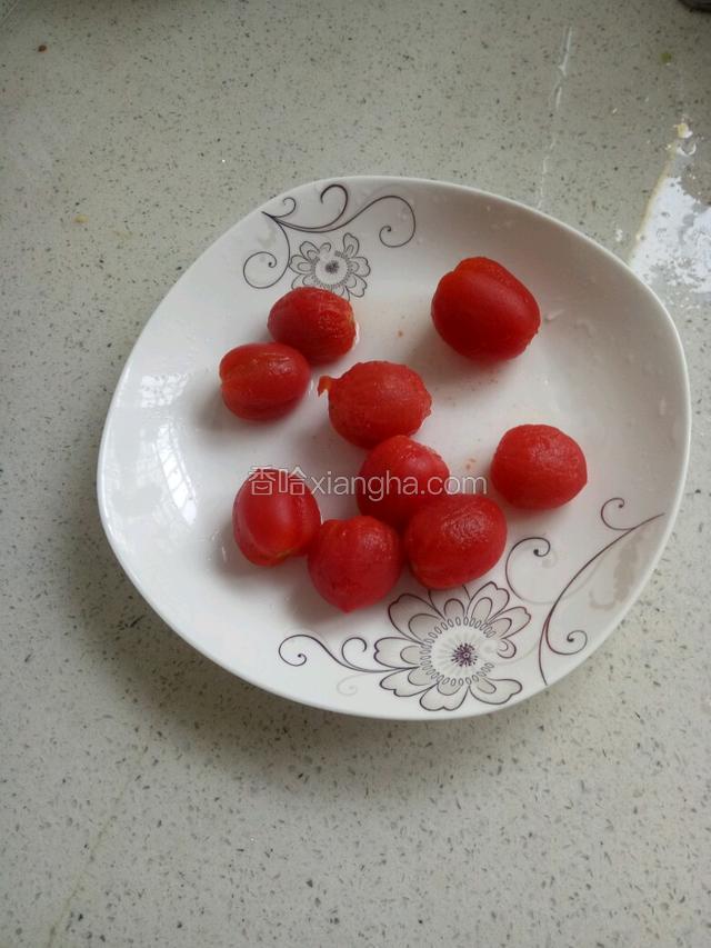 捞出剥皮。