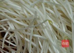 凉拌緑豆芽腐竹的做法图解1
