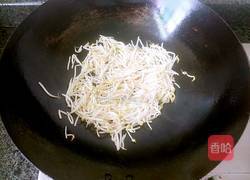 绿豆芽炒河粉的做法图解4