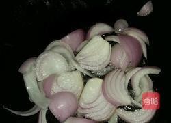 鸭锁骨烧洋葱的做法图解4