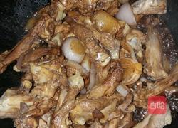 鸭锁骨烧洋葱的做法图解6