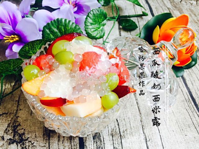 其实水果放多了营养全面，不如多放酸奶好吃，个人建议噢！适当加入蜂蜜，或者白糖，会更加酸甜可口噢！