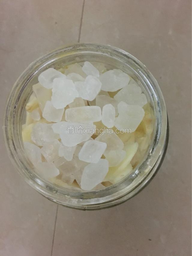 然后在放人适量的冰糖