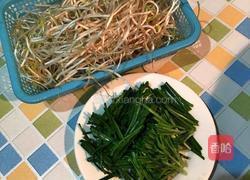 韭菜炒绿豆芽的做法图解2