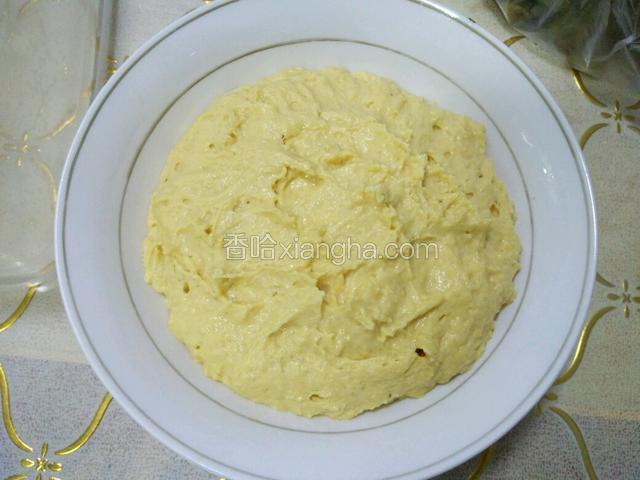 把面糊倒入碗中，夏季醒发20分钟