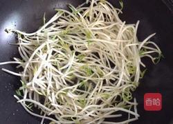 绿豆芽炒韭菜的做法图解3