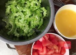 酸甜苦瓜鸡蛋的做法图解2