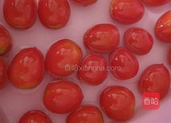 糖腌圣女果的做法图解1
