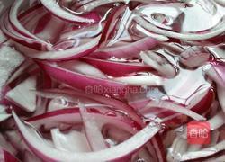 洋葱拌饭的做法图解2