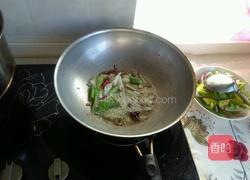 猪肝炒青椒的做法图解3