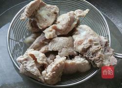 萝卜玉米骨头汤的做法图解4