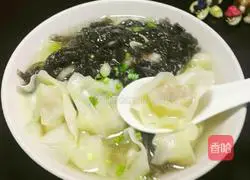 Illustration of how to make wontons in clear soup 10
