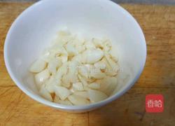 圣女果搭炒肥肠的做法图解3