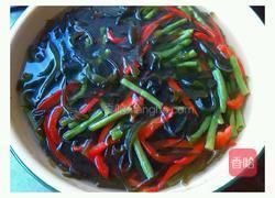 凉拌红椒豇豆海带丝的做法图解5