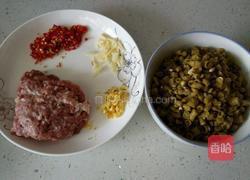 酸豆角炒肉沫的做法图解1