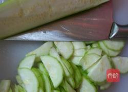 花生丝瓜汤的做法图解2