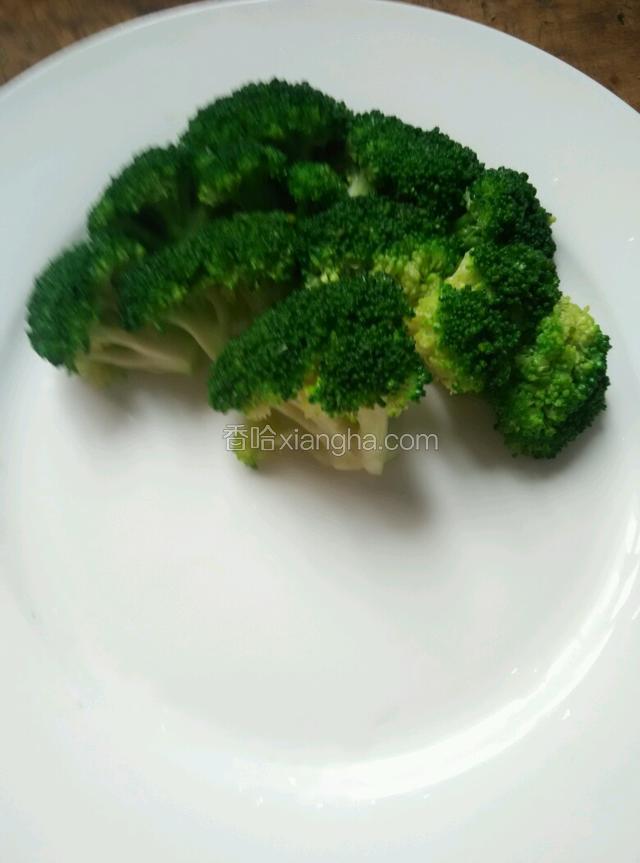 把西兰花从上往下摆