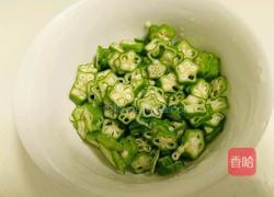 秋葵煎蛋的做法图解2