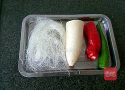 白萝卜炒粉丝的做法图解1